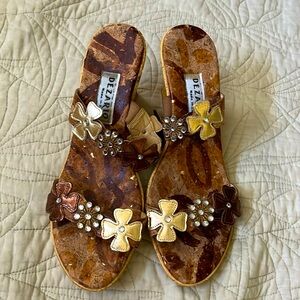 Dezario floral wedges